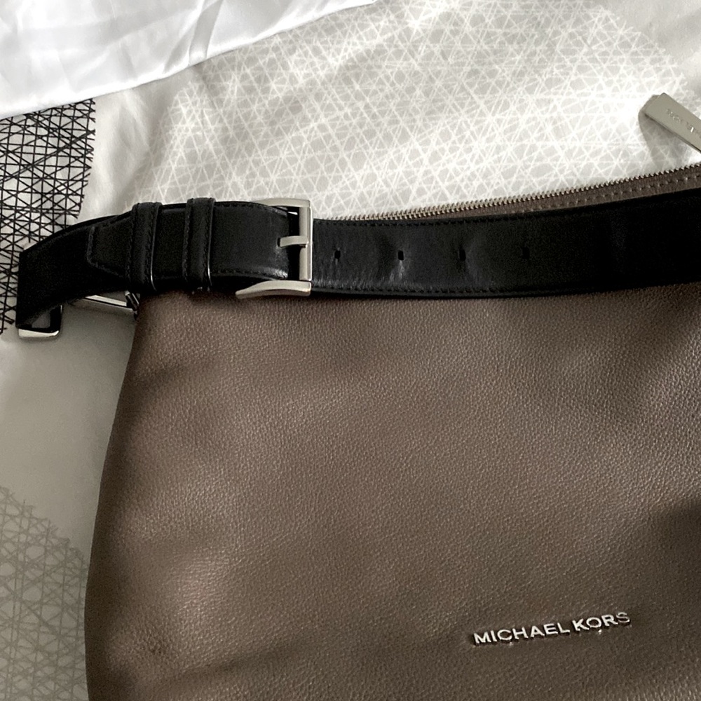 Michael Kors leather shoulder bag - Picture 7 of 11